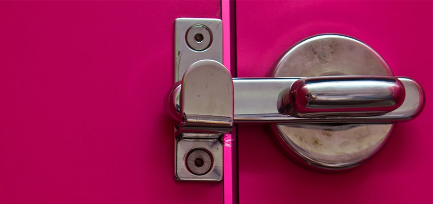Childproof Gate Lock in Florence-Graham, California